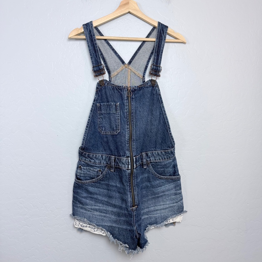 We The Free People Denim Shortalls Blue Zip Front Raw Hem Size 8